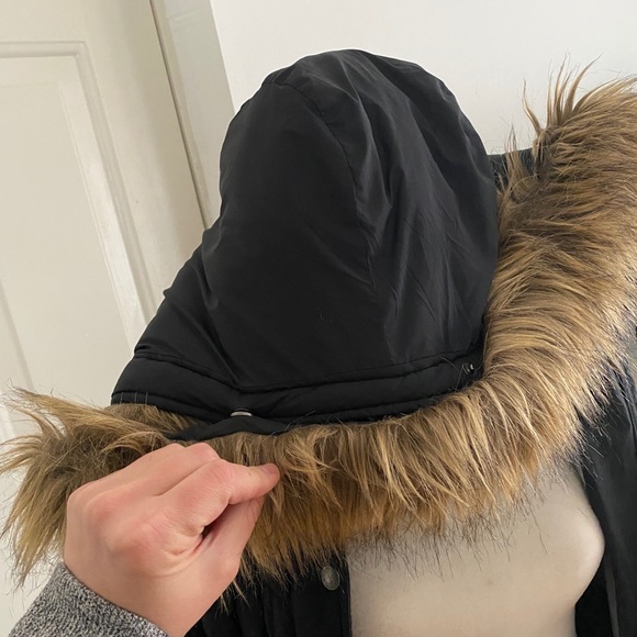 Knee length black puffer coat, Abercrombie - Picture 3 of 8